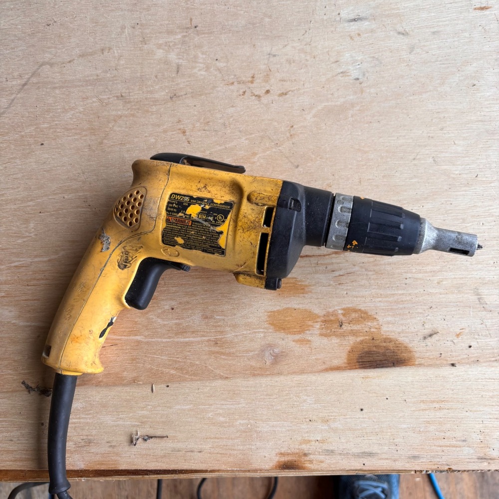 DeWalt DW255 VSR Drywall Screwdriver 6A 0-5300 RPM Corded Electric Tool Yellow